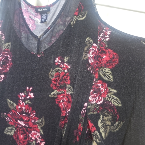 Torrid Cold Shoulder Floral deep V neck Top - Picture 5 of 5